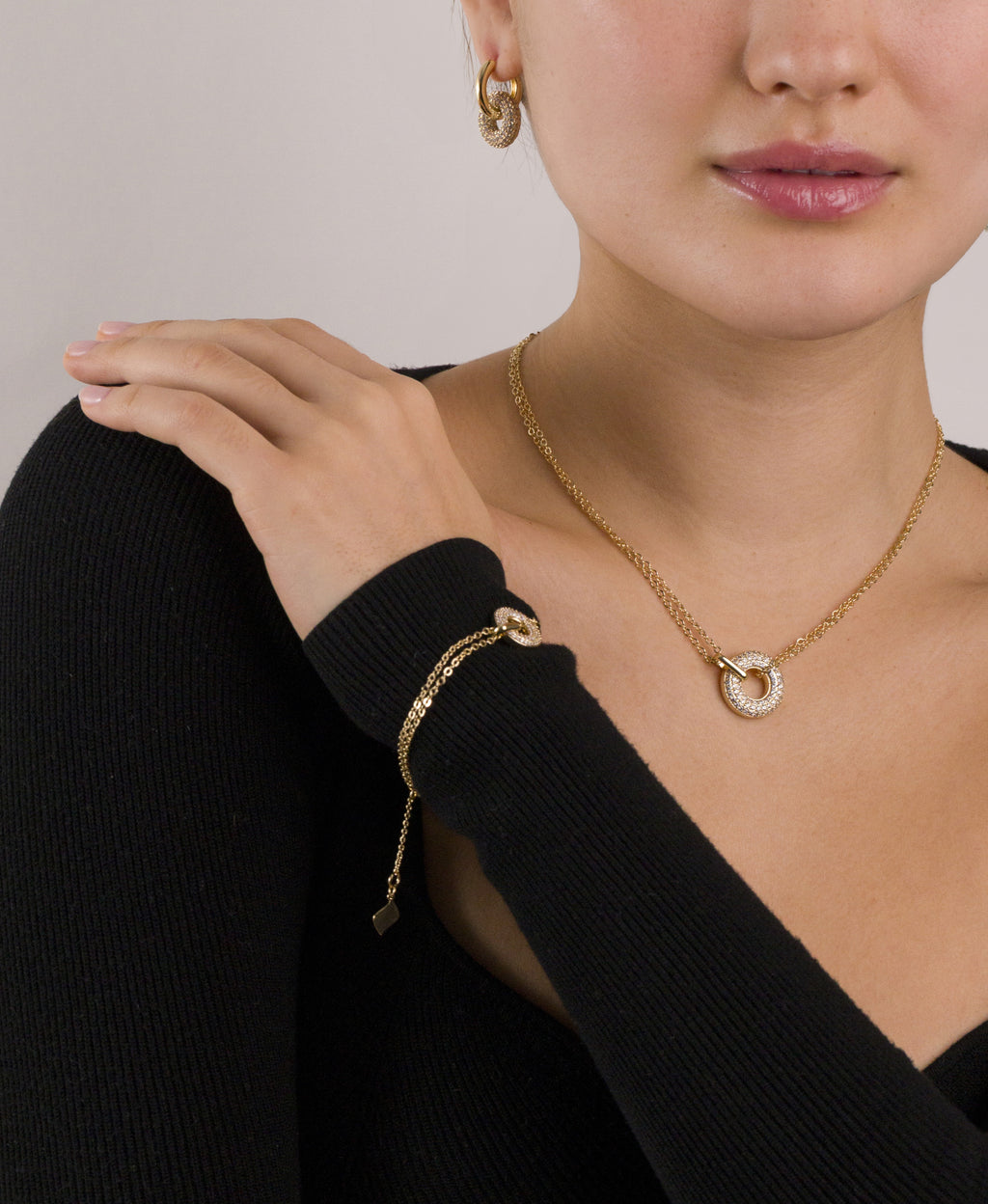Pavé Circle Pendant Necklace