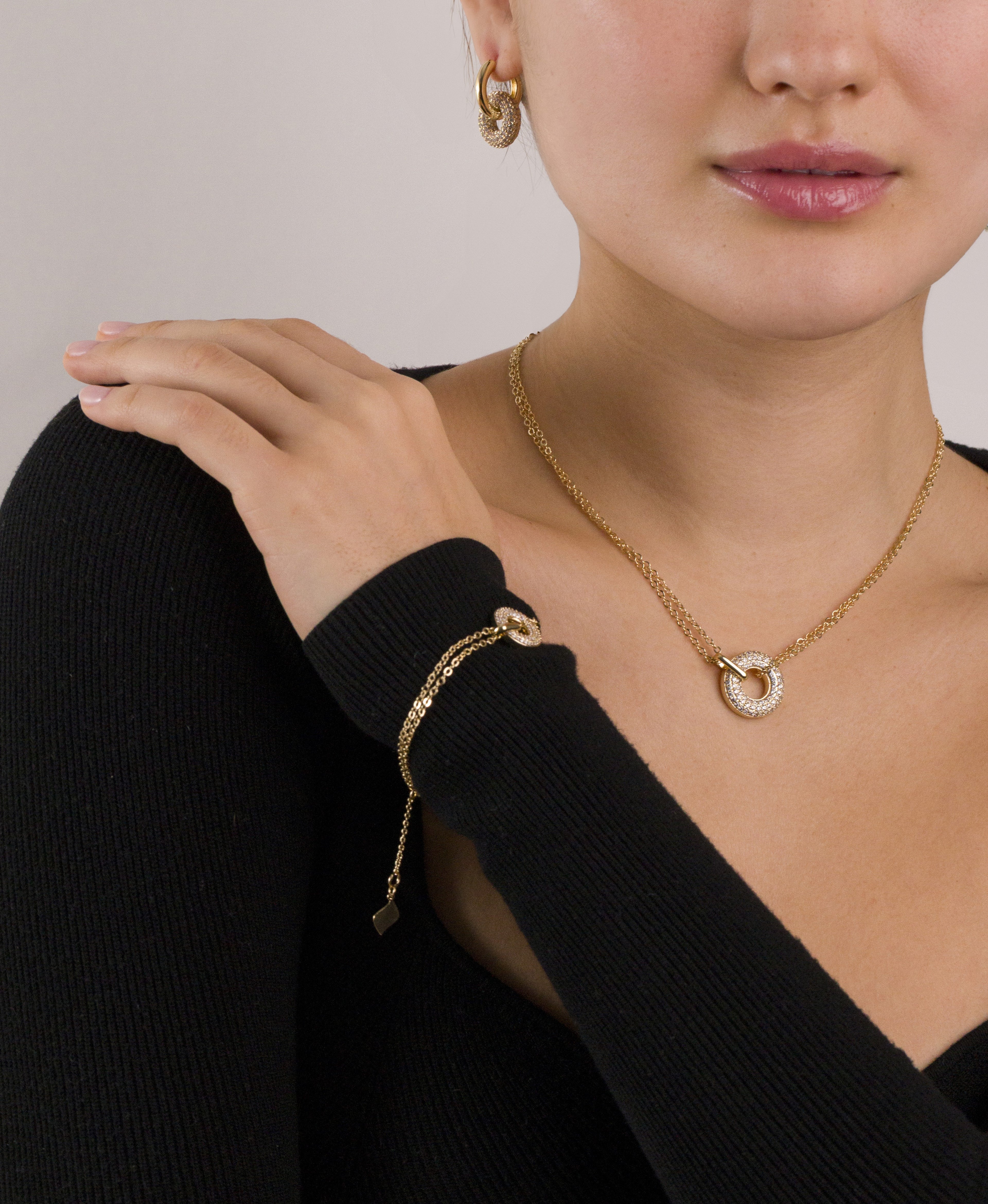 Pavé Circle Pendant Necklace